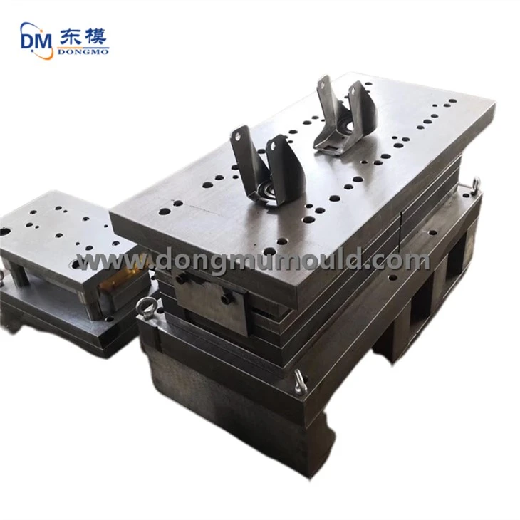 Movable Castor Bracket Stamping Die
